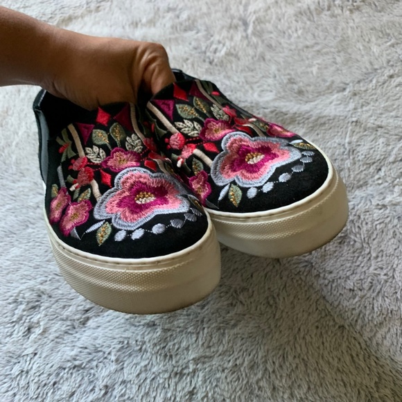 Johnny Was Vinny Floral Embroidered Loafer Sneaker - Picture 4 of 4